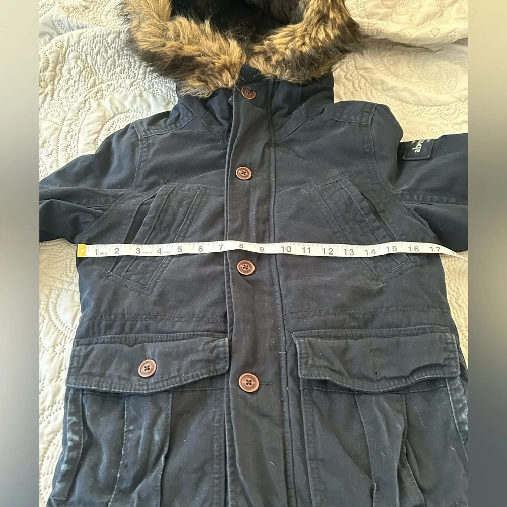 Abercrombie Kids navy military style coat with pockets/fur trim hood Medium 8/10